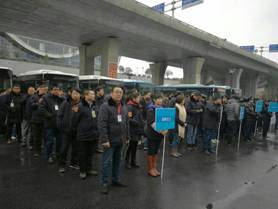 冰雪中的绿色巴士                  ——湖南巴士